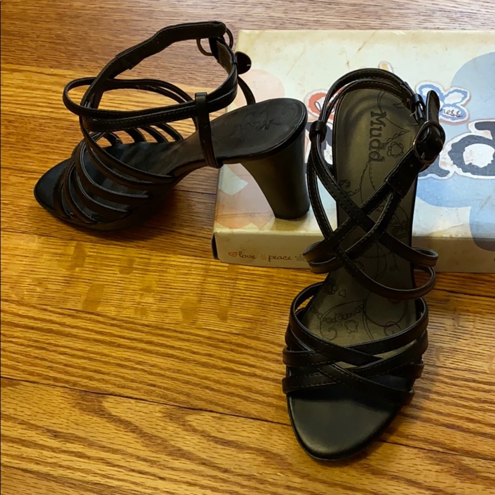 Mudd strappy sandal size 7.5